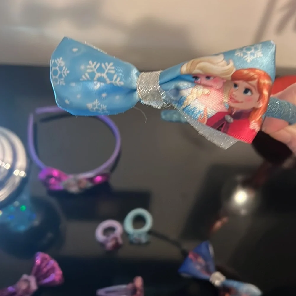 Girls accessories Frozen 2 headbands, 1 clip, 2 bows and 2 ties